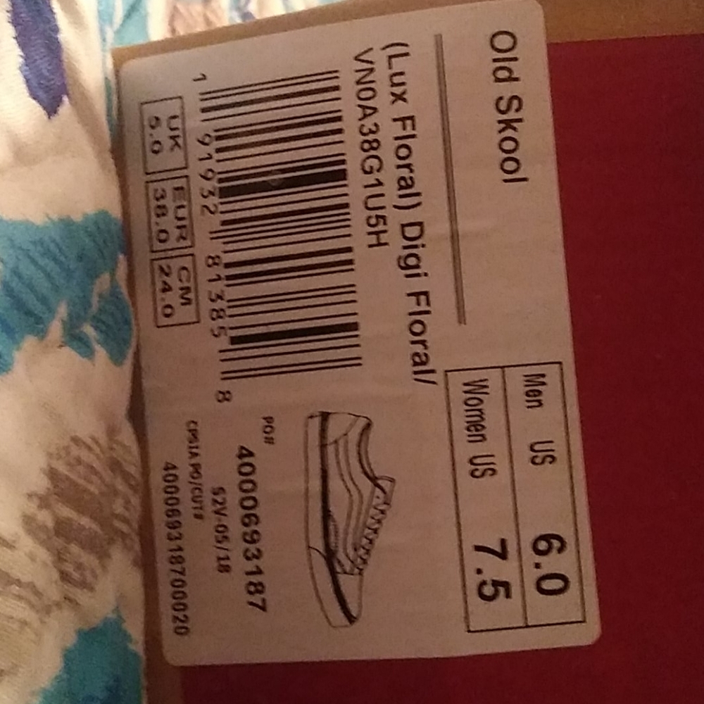 Vans - Picture 2 of 2